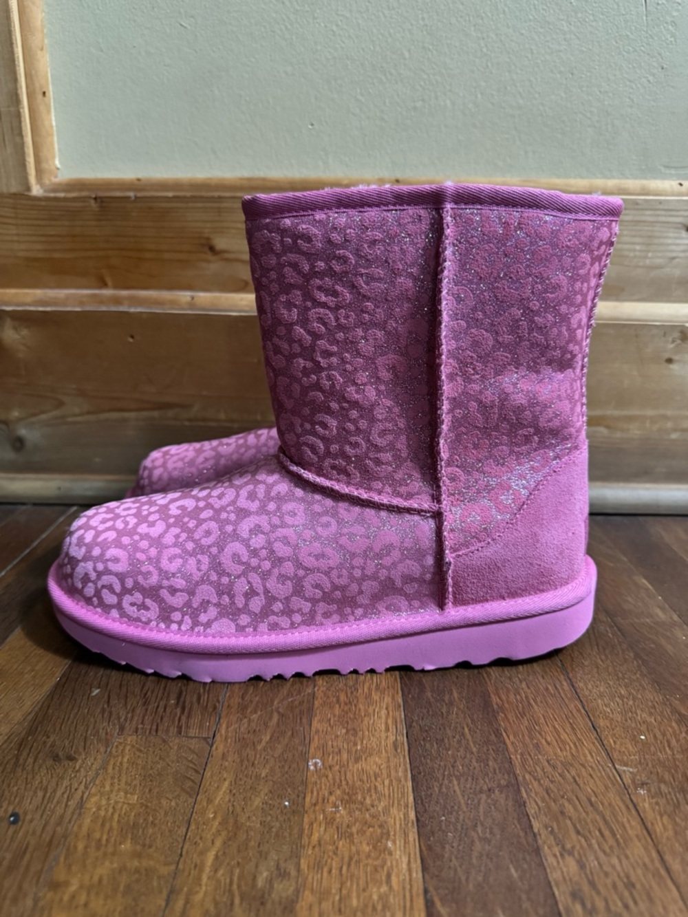 UGG Kids Pink Sparkle Leopard Print Boots brand new size 6